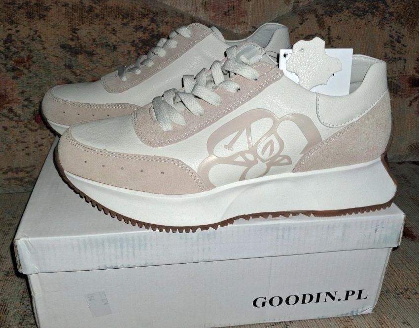 Sneakersy 39 skóra naturalna Nowe białe beżowe beżowe