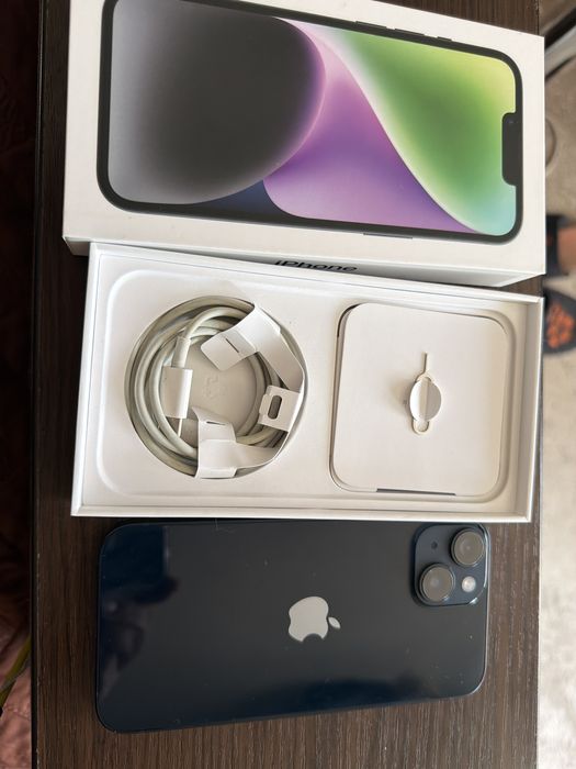 iPhone 14 б/у , батарея 80%, коробка, провід в наявності, під сімку.