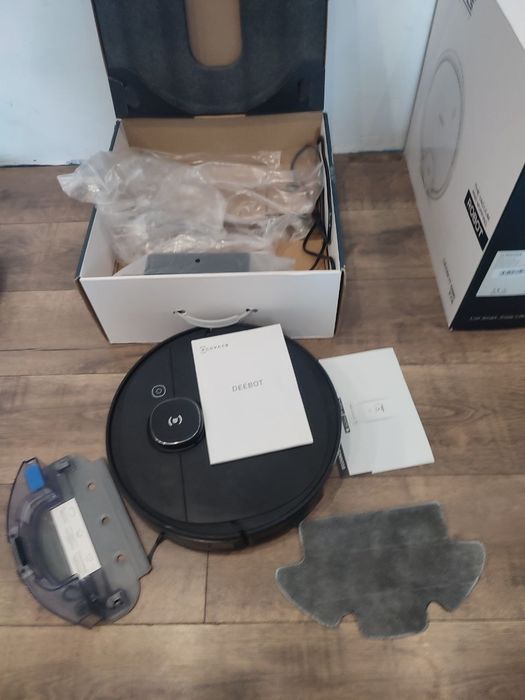 Ecovacs Deebot Ozmo 950 - робот-пилосос преміум класу