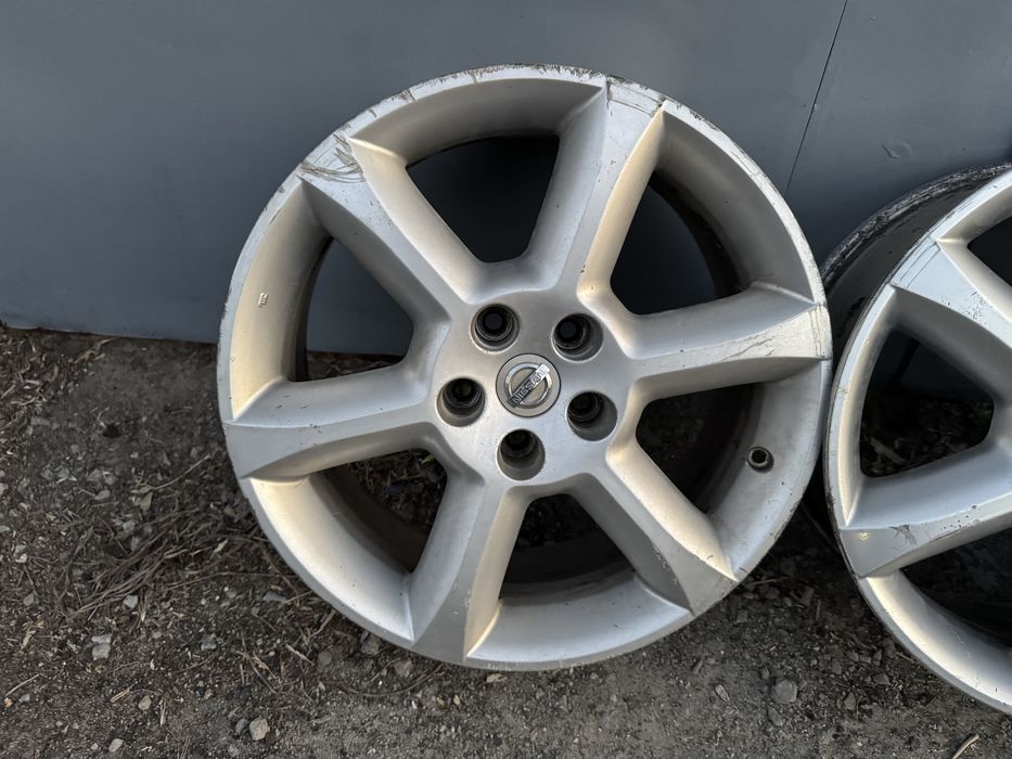 Продам диски Nissan r18