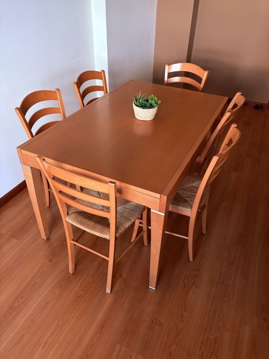 Mesa de Jantar Extensivel + 6 cadeiras