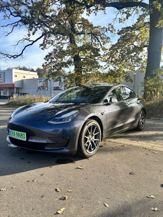 Tesla Model 3 na sprzedaż