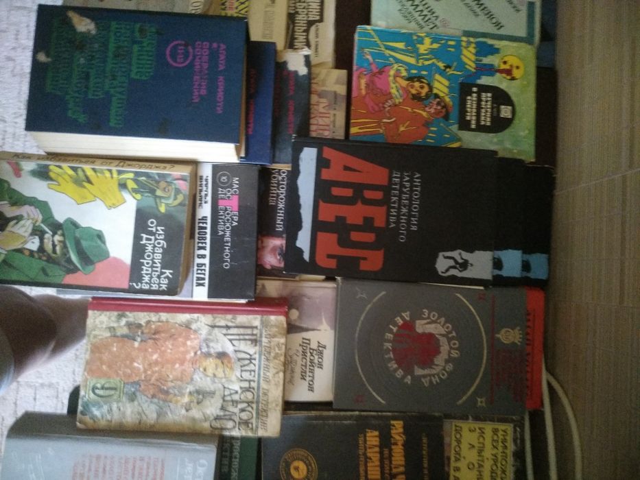 Детективи, книжки, одним лотом, 39 шт.