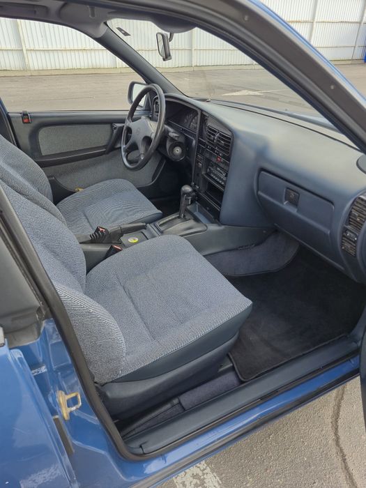 Опель омега 1.8  Opel Omega