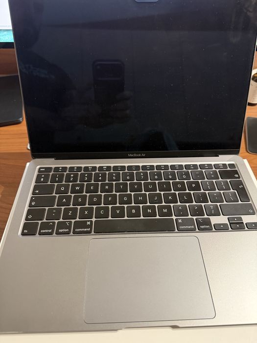 Sprzadam Macbook Air 2020, stan b dobry