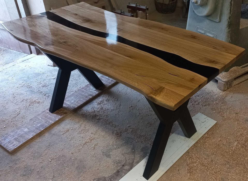 Stół dębowy z żywica epoksydową 160 cm x 75 cm
