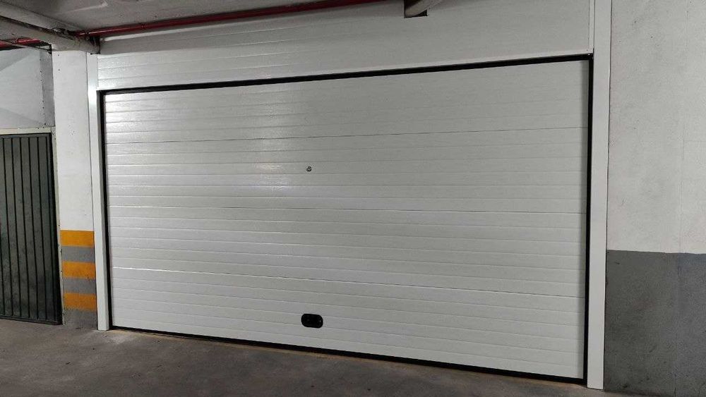 Alugo garagem em Box na Praia da Rocha