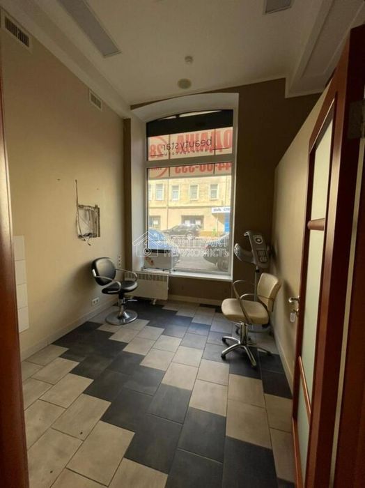 Сдам в аренду помещение н/ф 223м2 центр красная линия пл. Конституции