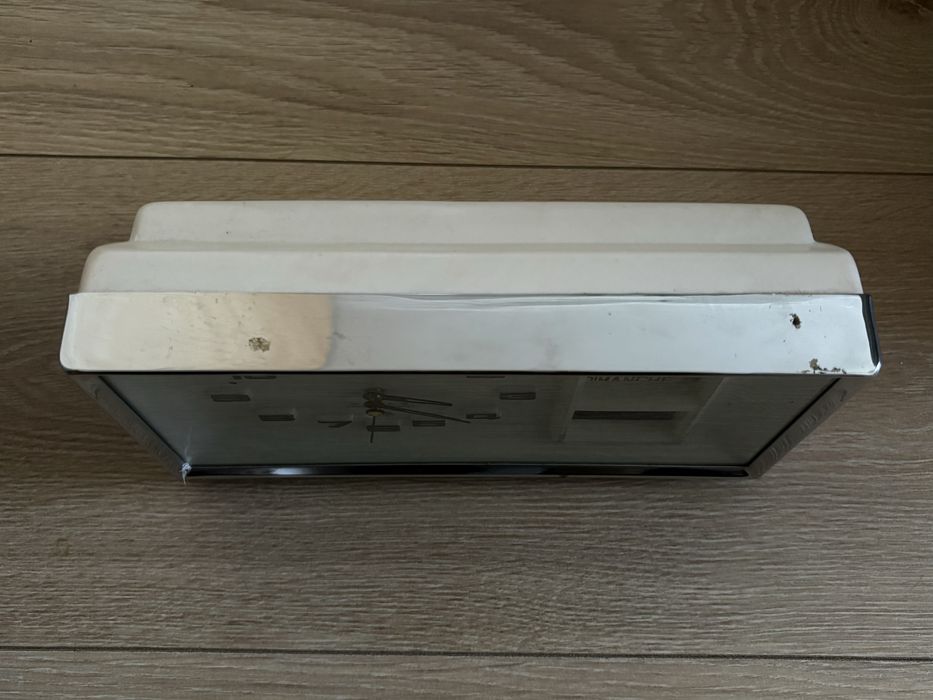Zegar stołowy retro nakręcany klapkowy lata 70.