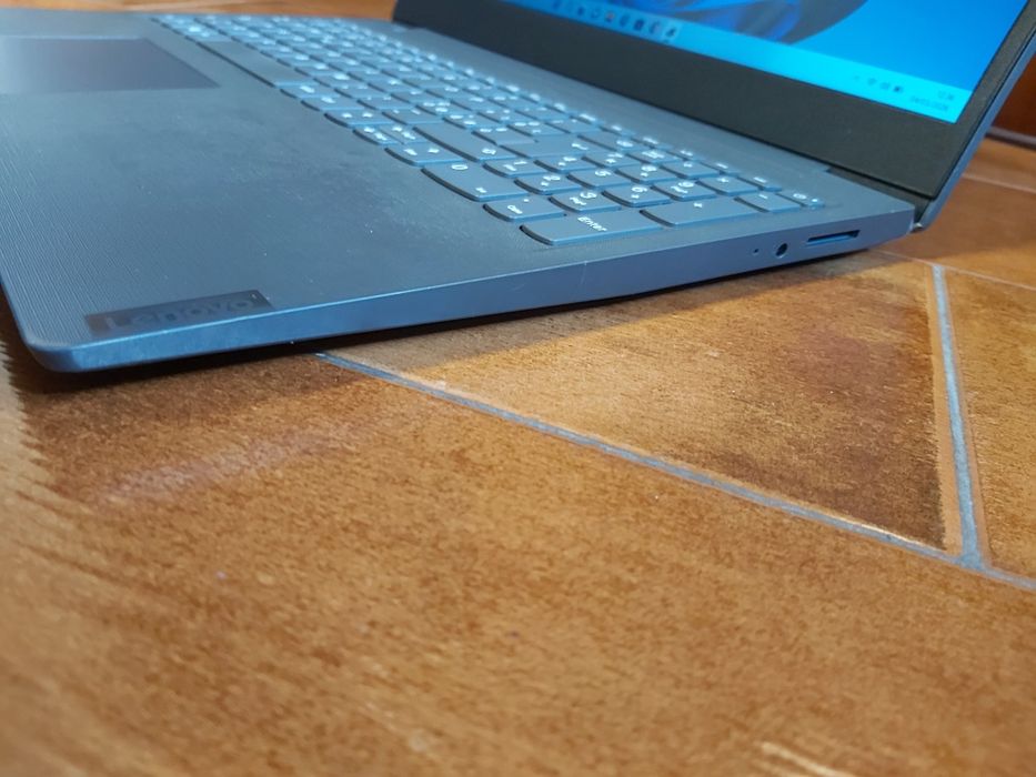Portátil Lenovo V15-IIL  intel i5 - 10th