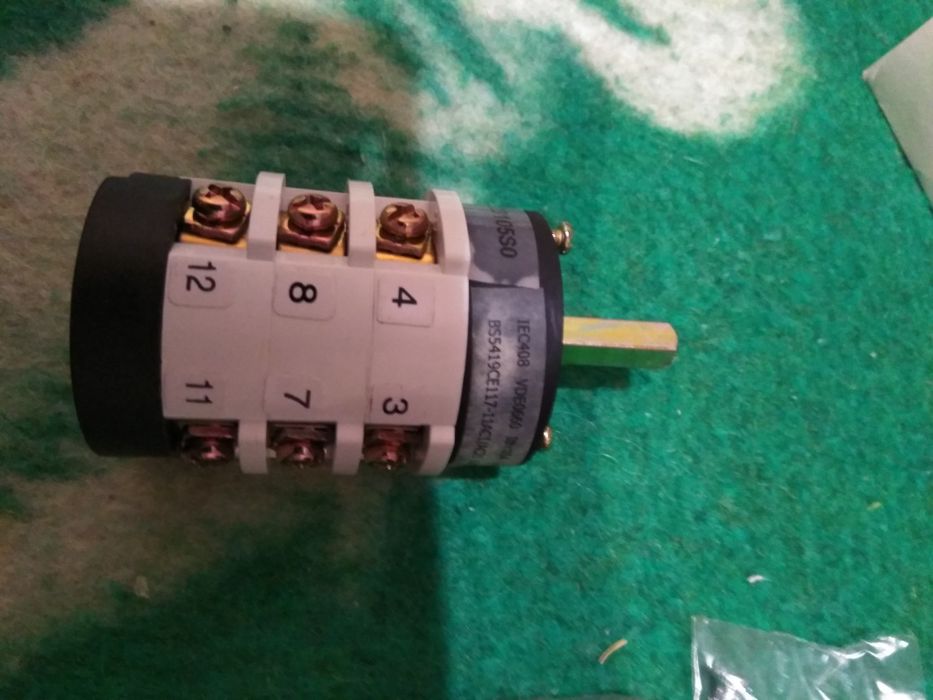 Переключатель Е9-16А