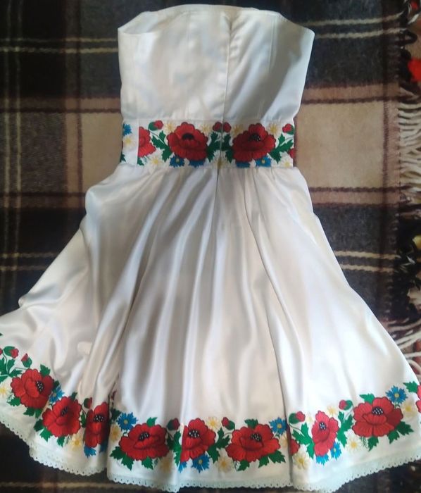 Атласна сукня в українському стилі / плаття вишиванка / на випускний