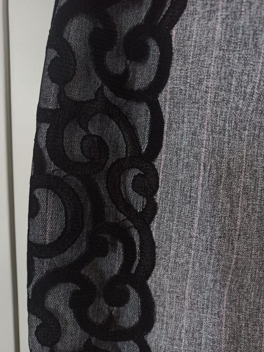 Elegancki garnitur z spódnicą w jodełkę r S