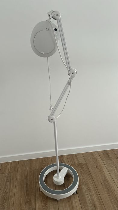 Lampa kosmetyczna z lupa