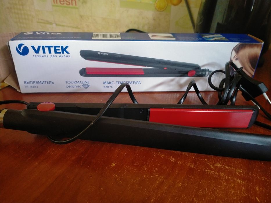 Випрямляч для волосся Vitek vt-8282