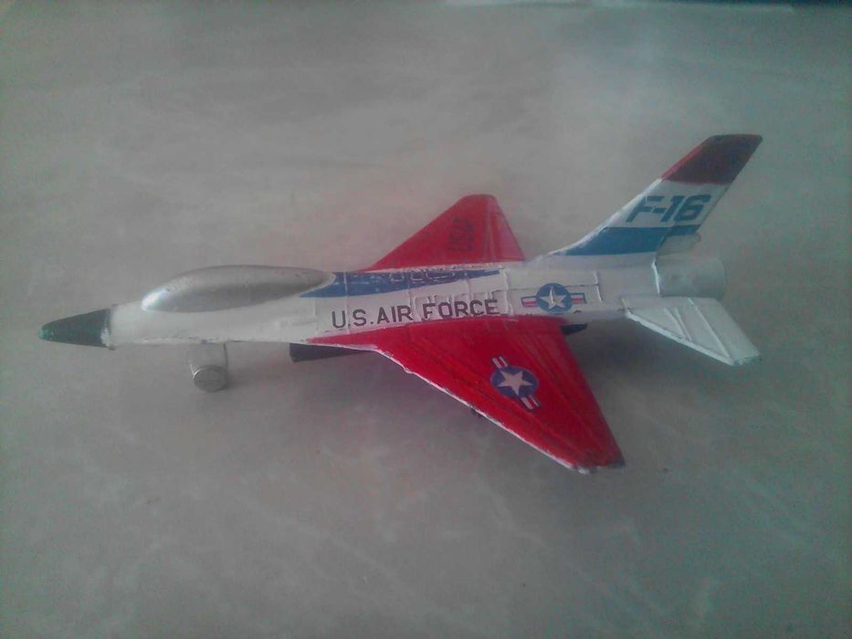 Детская игрушка самолёт модель истребитель US Air Force F-16