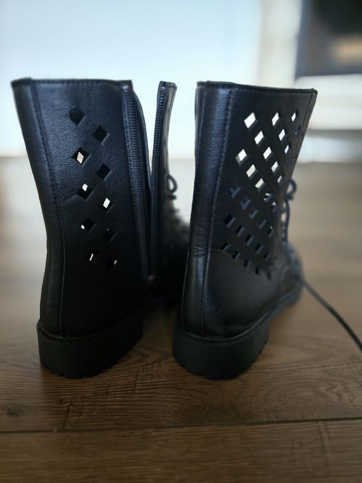 Czarne ażurowe *glany