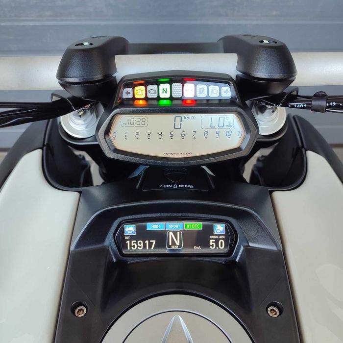 Продам мотоцикл Ducati Diavel 1200 AMG (2942)