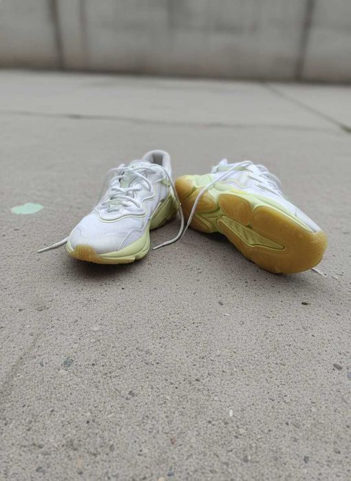 Adidas Ozweego White / Yellow Tint