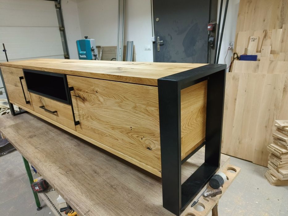 Szafka RTV lity dąb, jesion, lakier olej