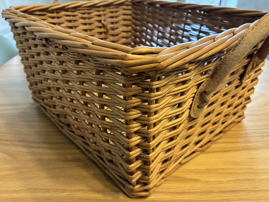 Cesto rectangular e robusto em verga da Zara Home