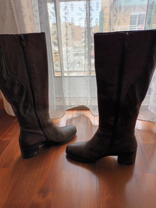 Botas de senhora em pele tam 36