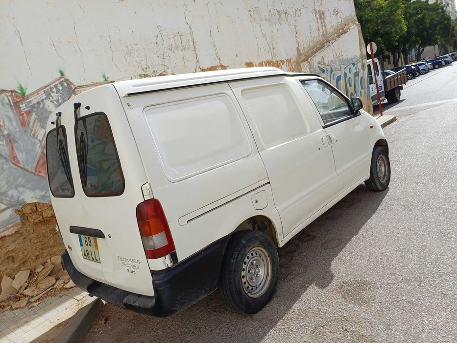 Nissan Vanette.