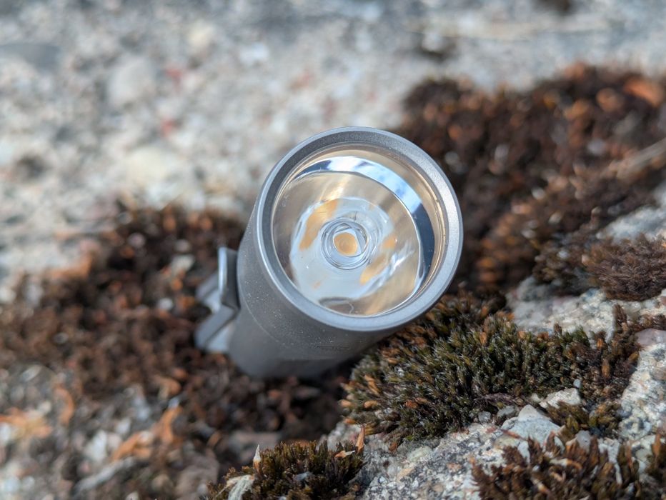 Latarka LED Rovyvon Aurora A24 Ti Titanium  tytan
