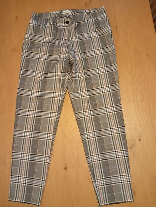 Spodnie w kratę damskie