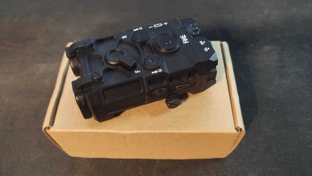 NGAL com lanterna/laser verde