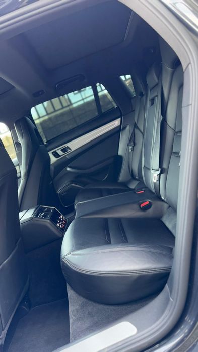 Porsche Panamera Sport Turismo ST 4 E-Hybrid