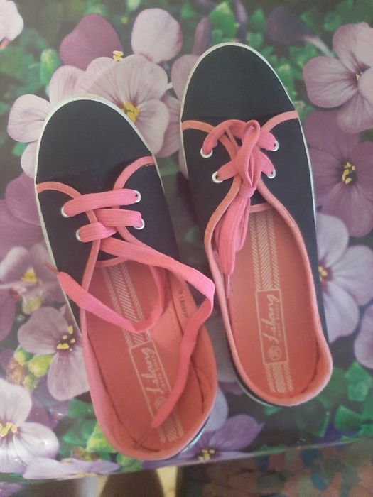 Продам жіночі кеди 39р нові