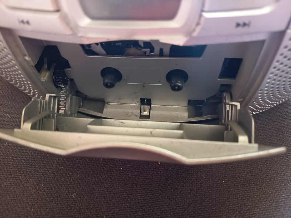 Radiomagnetofon z CD.
