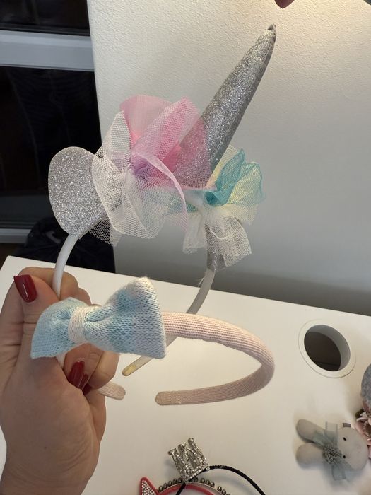 Обручі, повʼязки та заколки для дівчинки