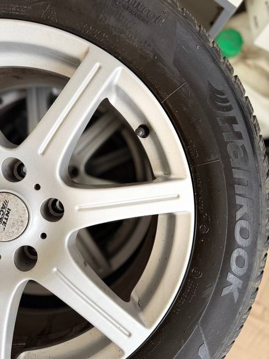 Продам зимовий комплект резини з дисками. 225/65 R17. Hankook.