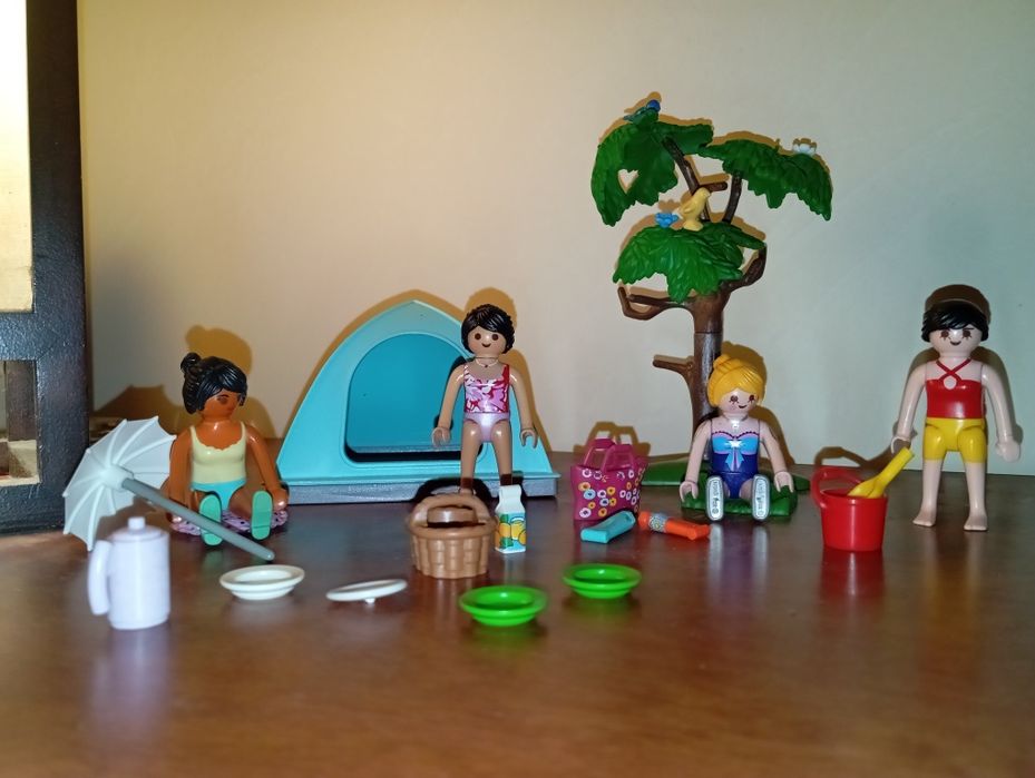 Playmobil - grupo de amigas no campismo