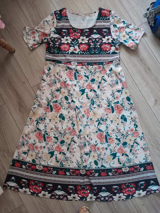 Продам сукню, літню,нову, колорьову,2 кармана, розмір М