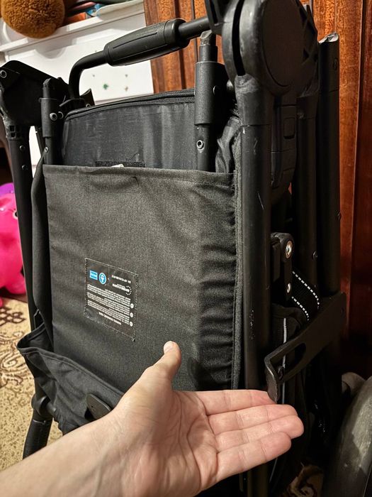 Прогулянкова коляска Carrello Bravo