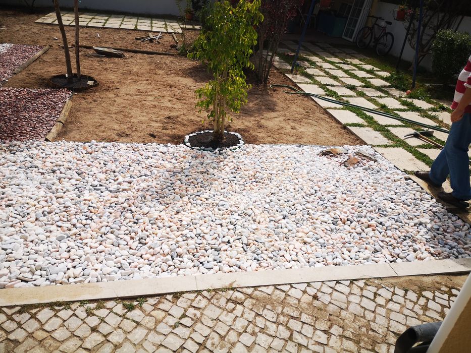 Manutenção de jardins,abate árvores, limpeza de terrenos