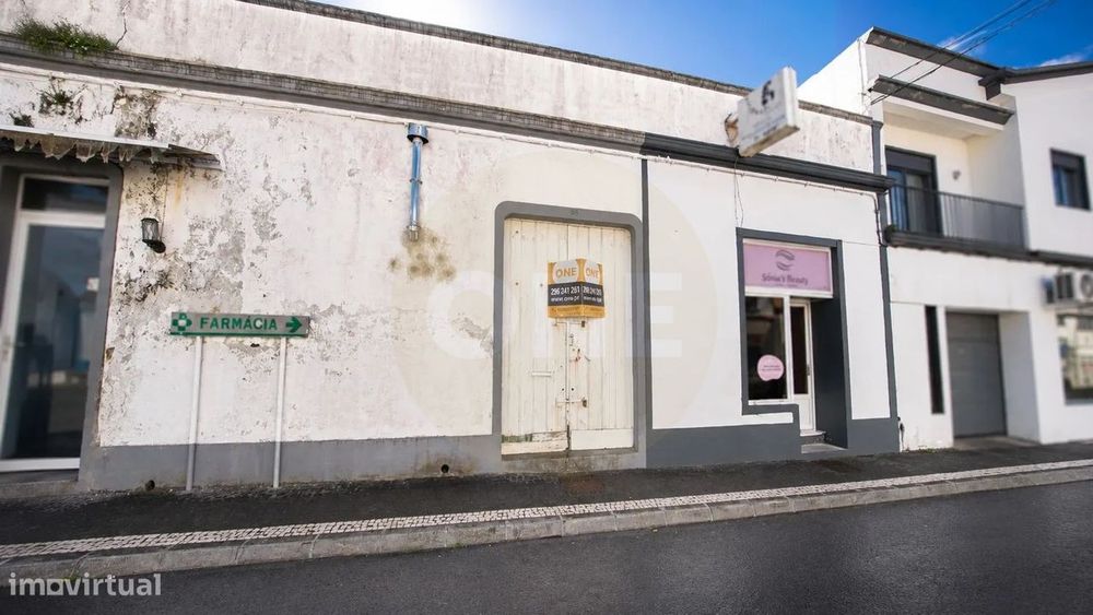 Estabelecimento Comercial com café/bar e armazém (duas fracções)
