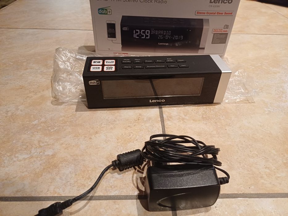 LENCO CR-3608K - Rádio despertador com luz noturna regulável e função
