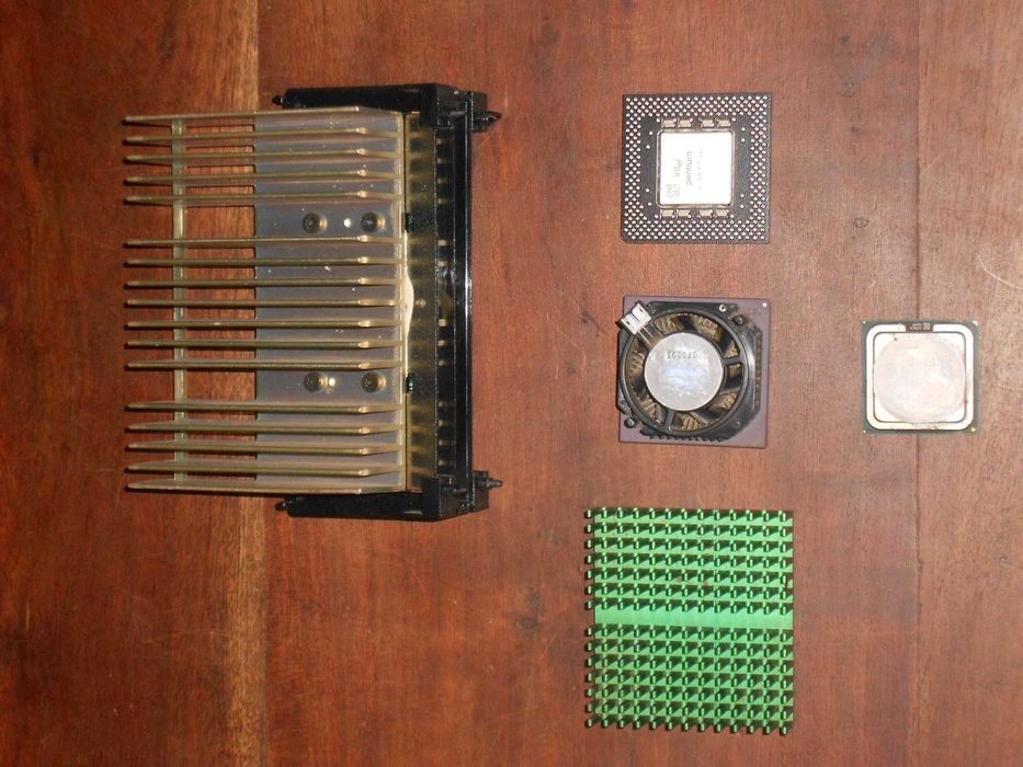 Various vintage Intel CPU processors in good condition434644756590776325