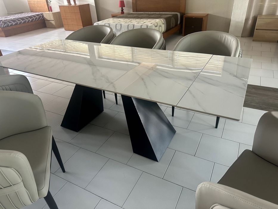 Mesa em Mármore com Cadeiras em Pelex6