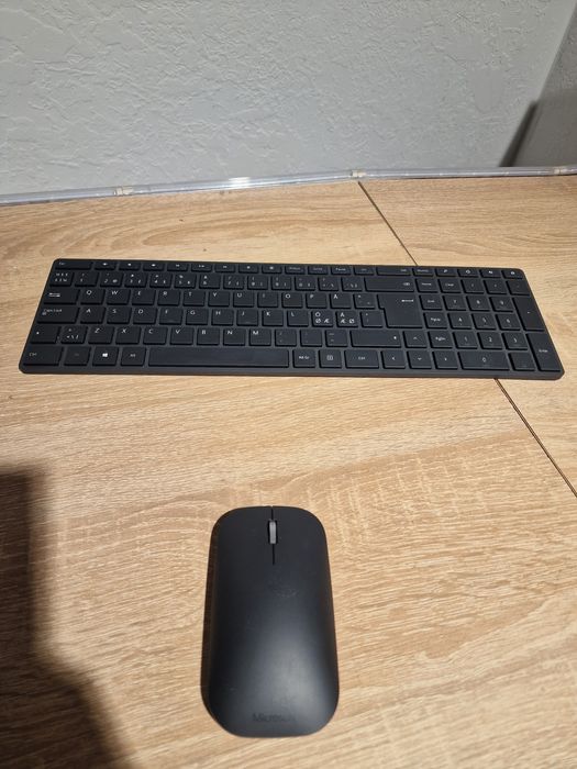 Комплект бездротової клавіатури та миші Microsoft Designer Bluetooth D