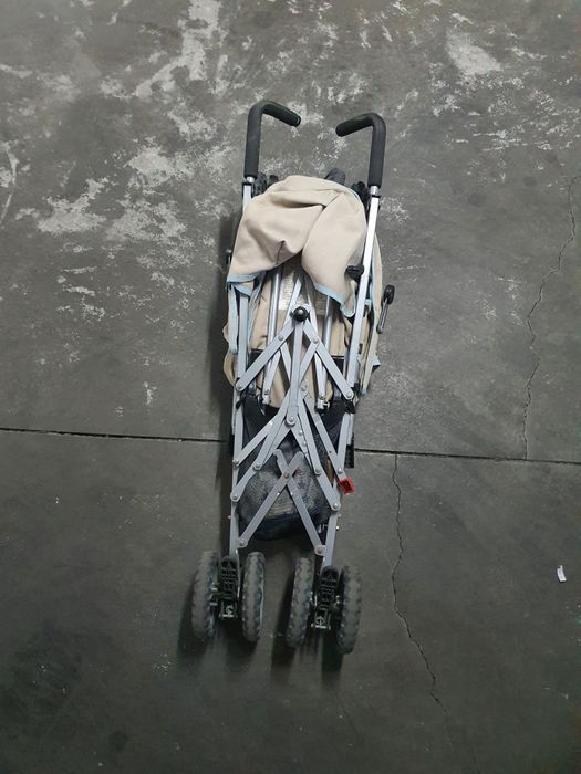 Carro de bebé para o verão chico
