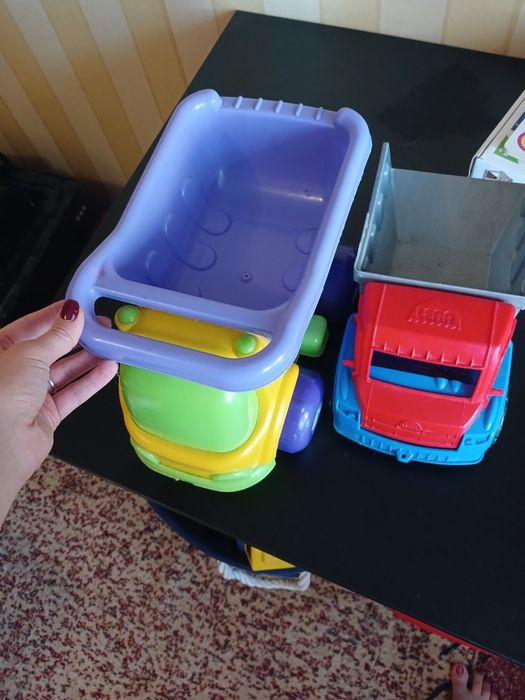 Великі машинки іграшки