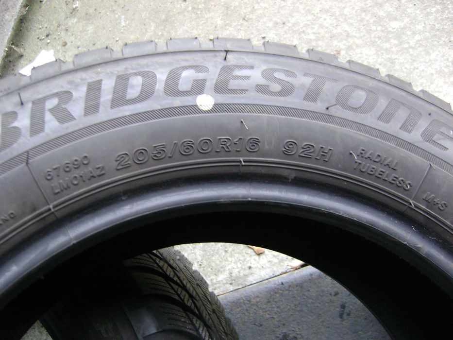 205/60/16 BRIDGESTONE 2 szt.opon zimowych
