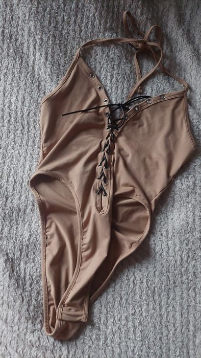 nowe body wiązane kremowe beżowe brązowe nude cieliste
