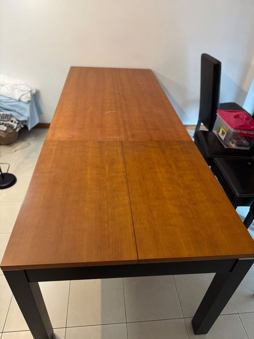 Mesa de jantar com 6 cadeiras