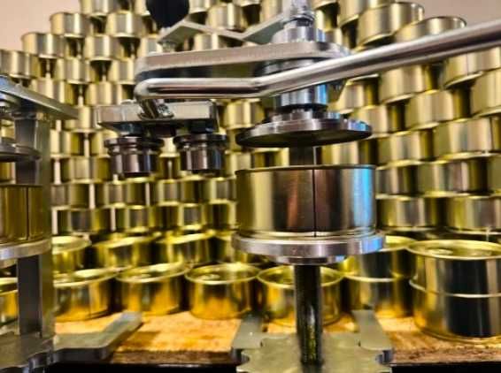 Zamykarka ręczna do puszek NEL